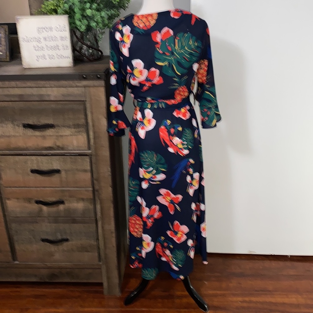 Hayden Los Angeles navy tropical floral bird wrap midi dress NWOT size Medium - Picture 3 of 13
